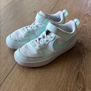 Nike Court Borough Low Recraft Stretch Lace Shoes mint green/white size 13.5